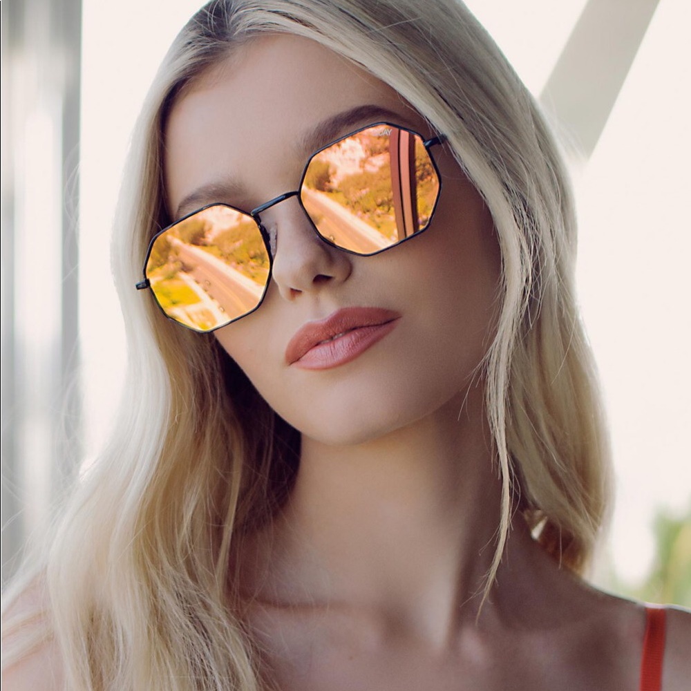 Quay Australia “On A Dime” Black/Red Sunglasses - Picture 4 of 6